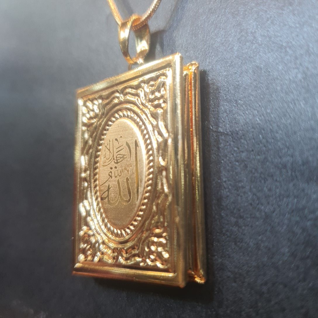 Pendentifs avec pierres précieuses colorées