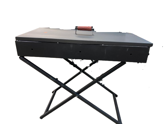 CHARCOAL BARBECUE WITH LARGE AND WIDE LID